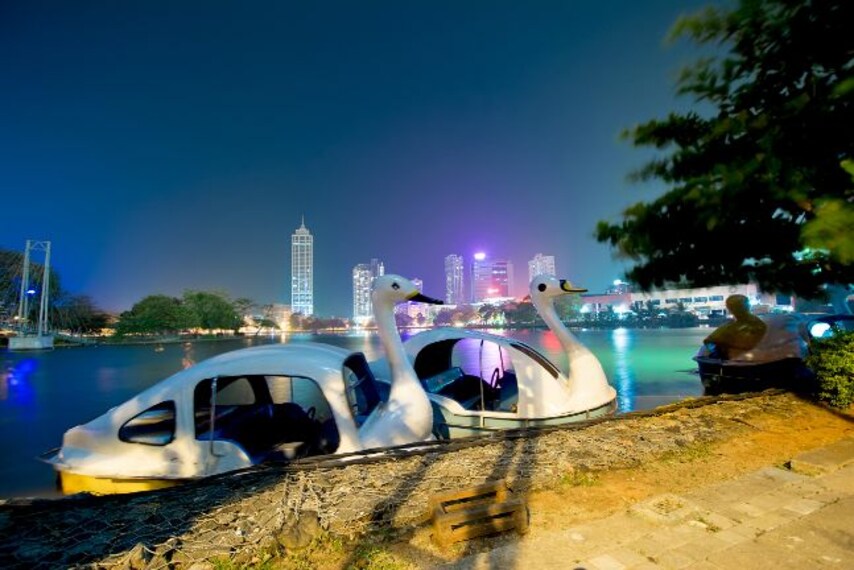 Boating at Beira Lake_2
